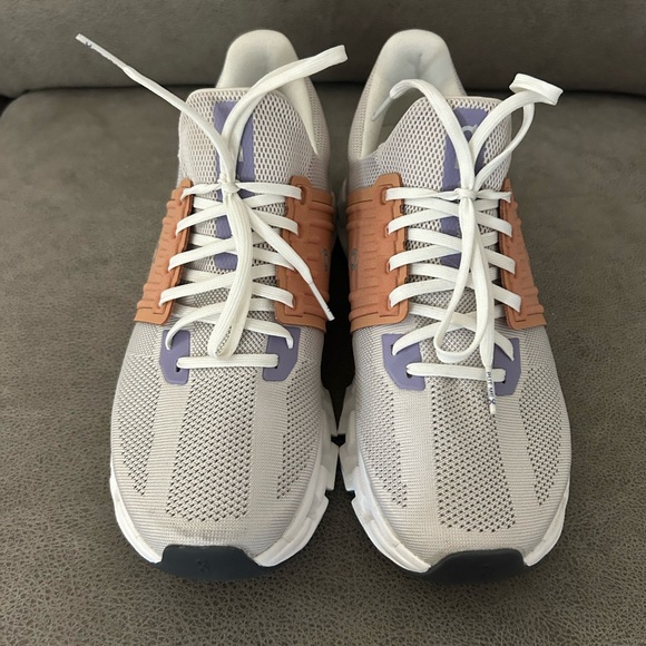 🤍💜OnCloud Sneakers 💜🤍 - Picture 2 of 5